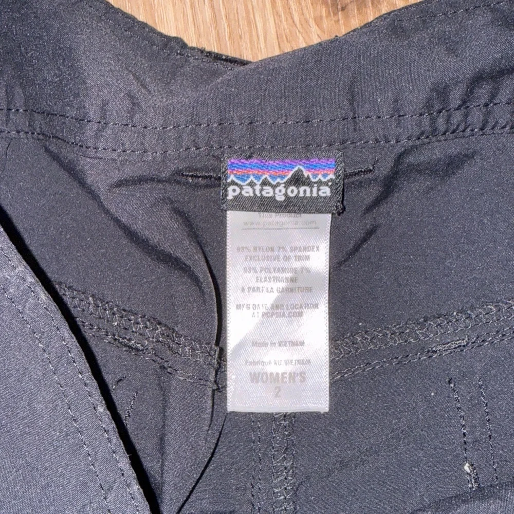 Patagonia Solimar Black Cargo Long Shorts in Nylon Outdoor Lightweight Size 2